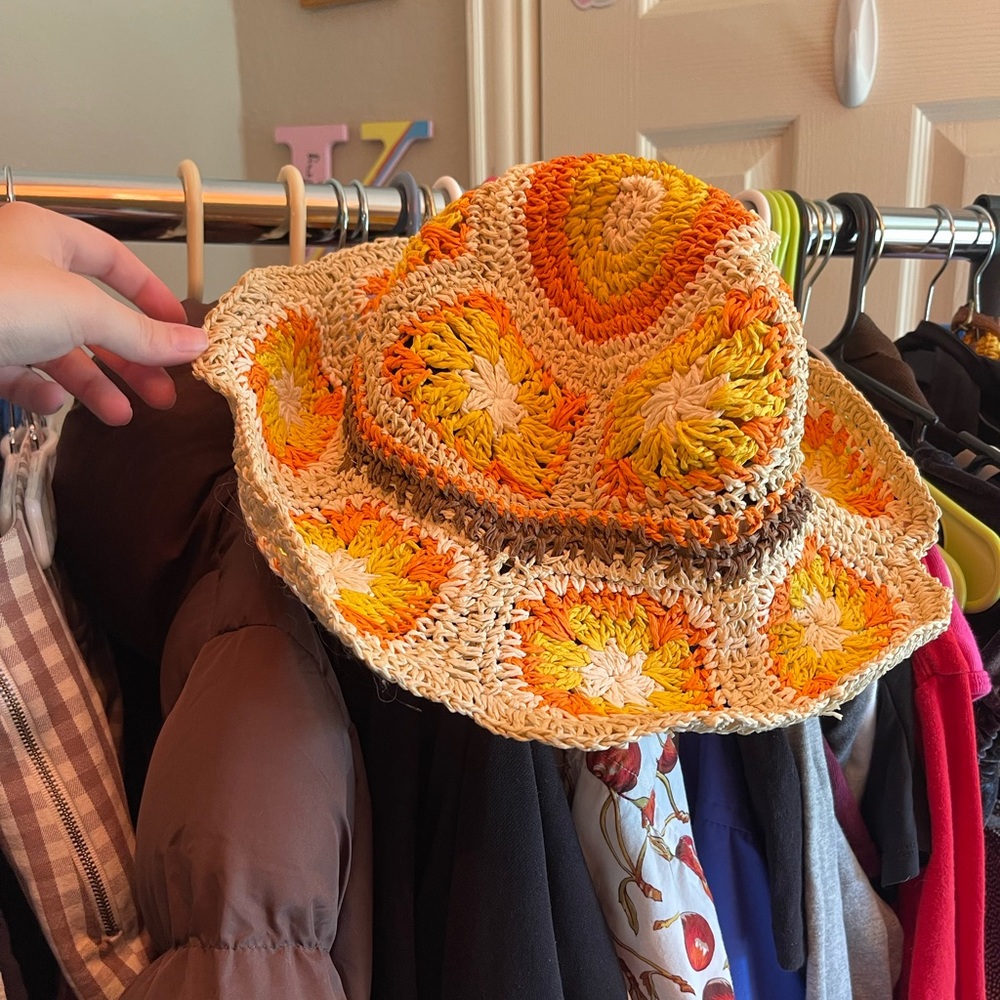 STEVE MADDEN CROCHET PRINT SUN HAT